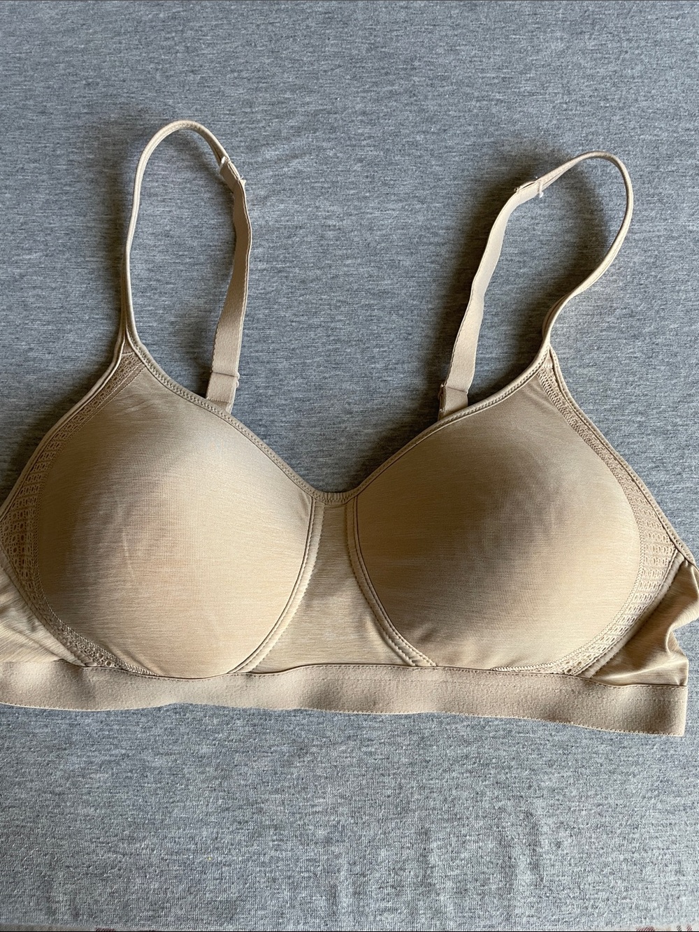 Hanes Nude Seamless Wireless T-Shirt Bra